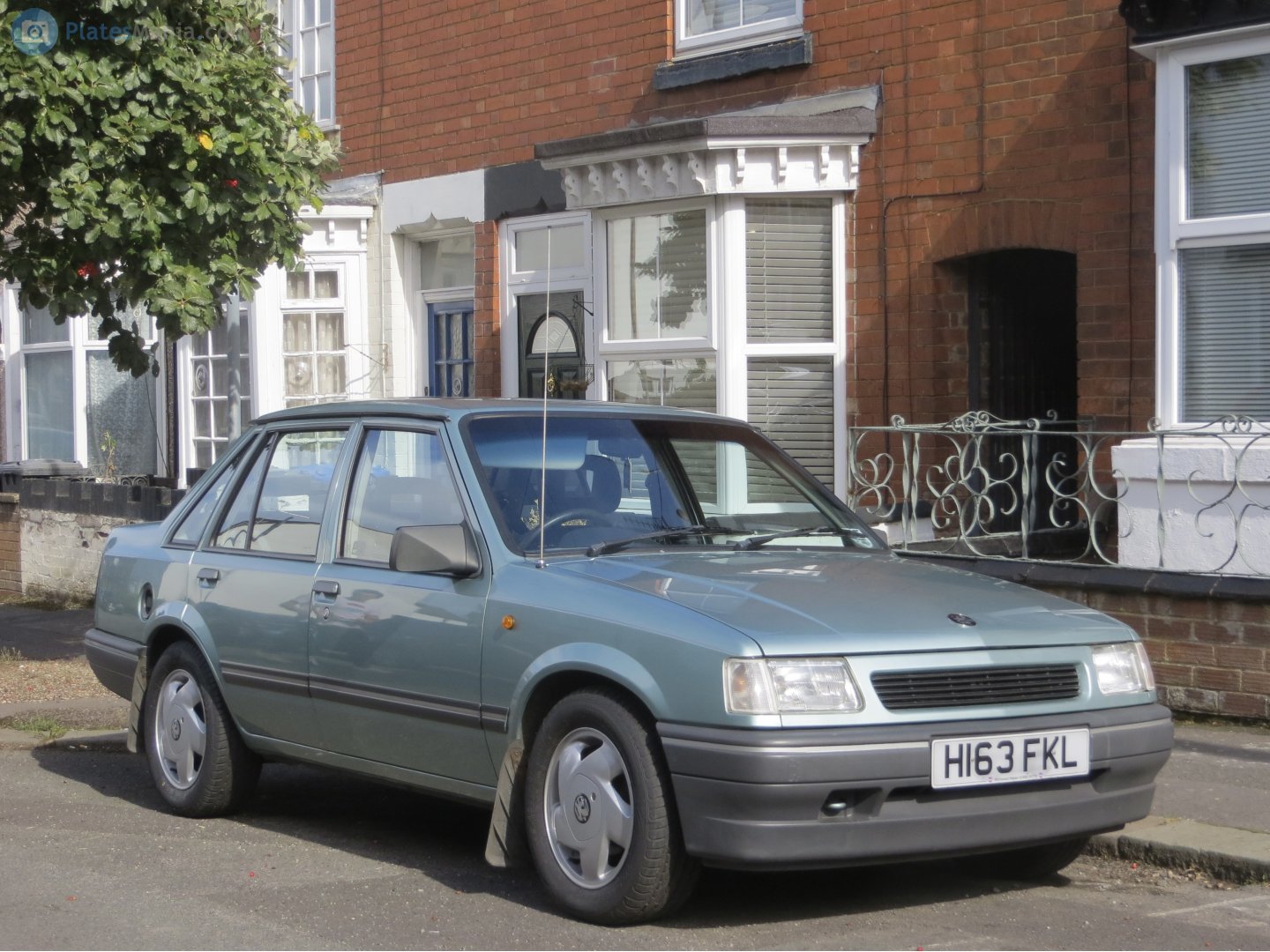 H163FKL, Vauxhall Nova 1st gen 4-door Sedan (A; S83), 1985–1993