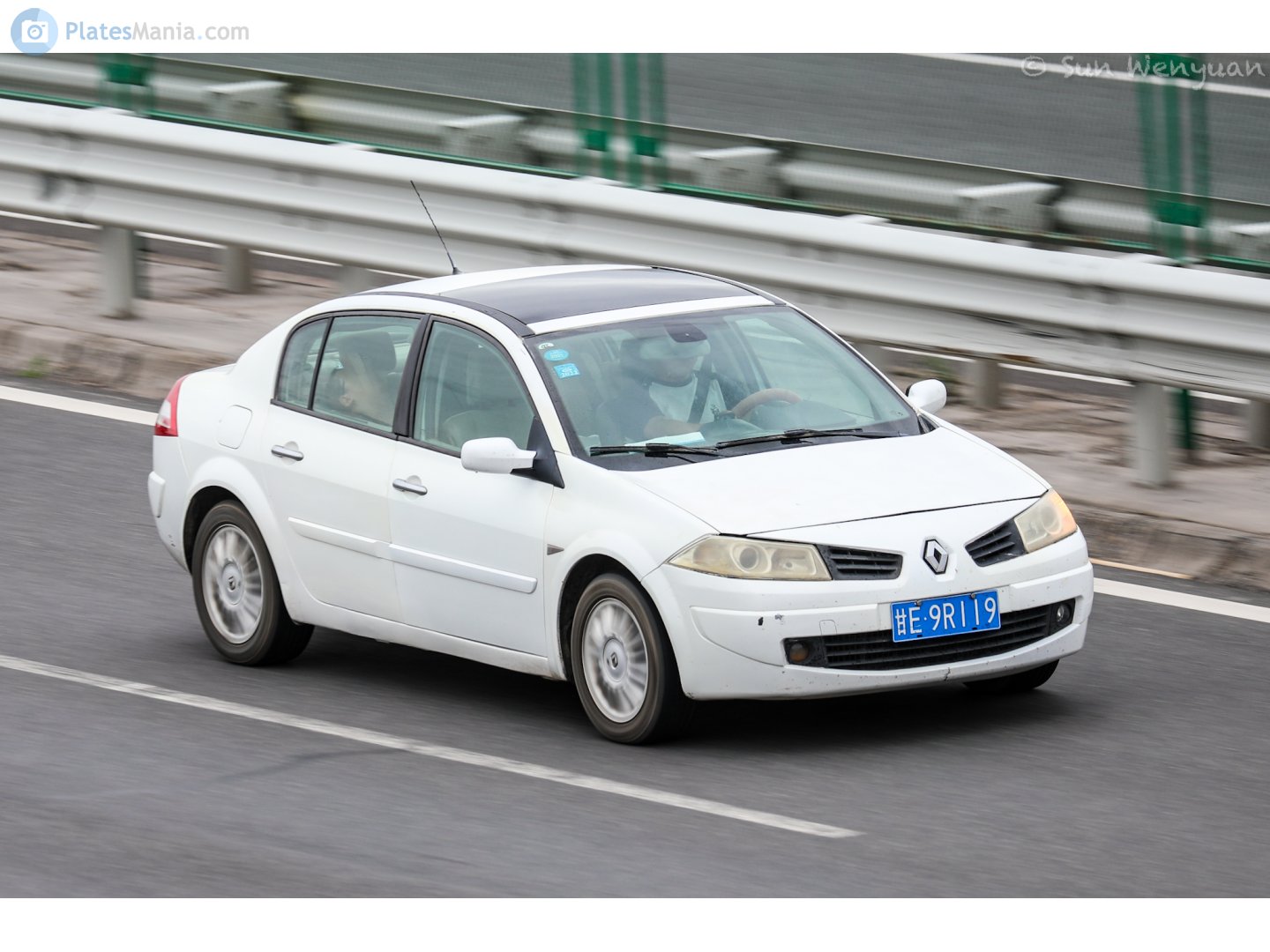 甘E·9R119, Renault Mégane 2nd gen Sedan (L84), 2002–2009