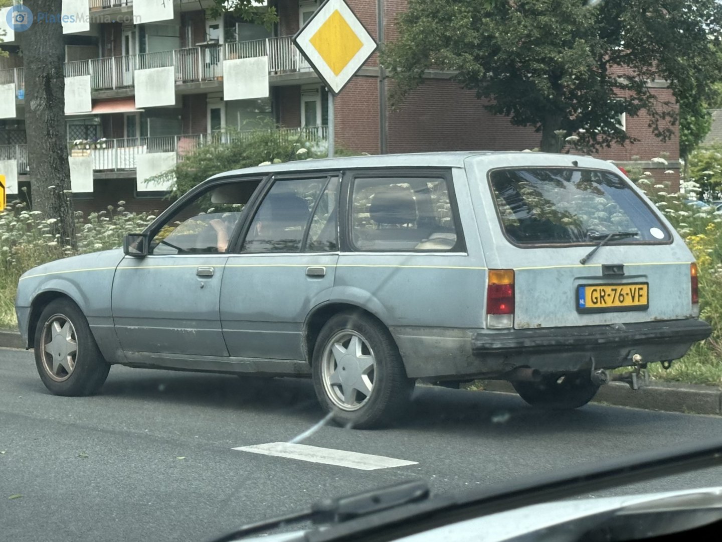 GR-76-VF, Opel Rekord 5th gen 5-door Caravan (E1), 1977–1982