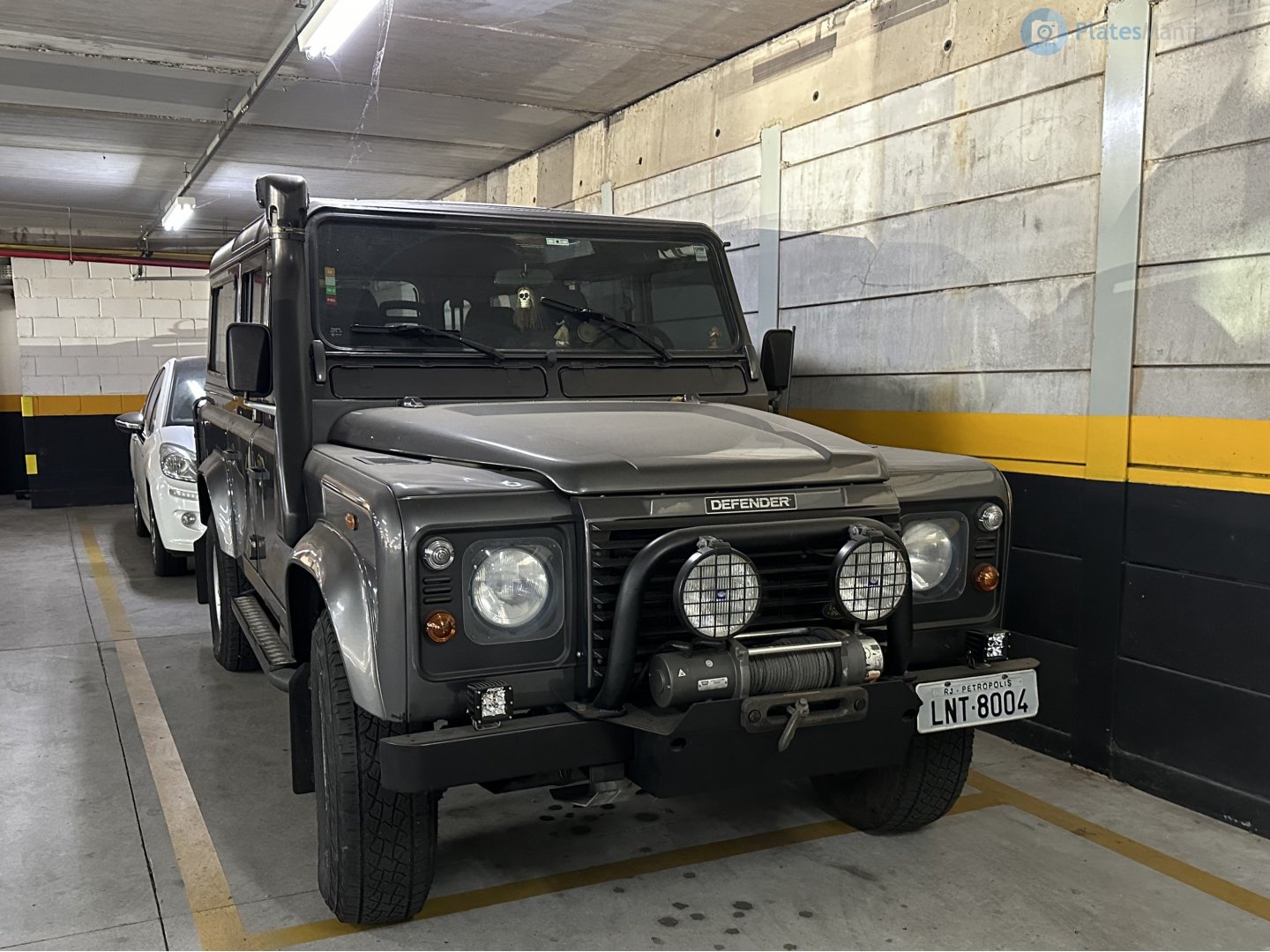 LNT-8004, Land Rover Defender 1st gen 110