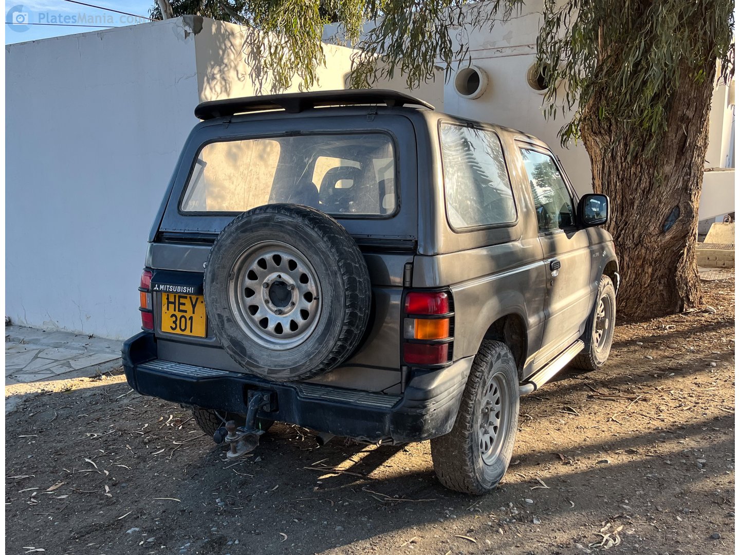 HEY 301, Mitsubishi Pajero 2nd gen 3-door SUV (V20/NH/NJ/NK/NL), 1991–1999