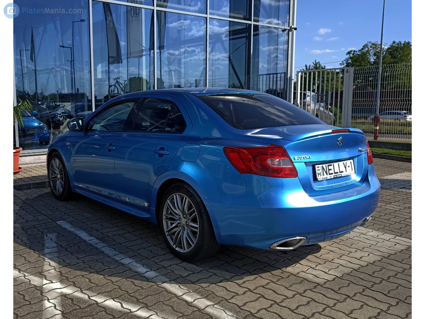 NELLY-1, Suzuki Kizashi 1st gen (RE/RF), 2010–2015