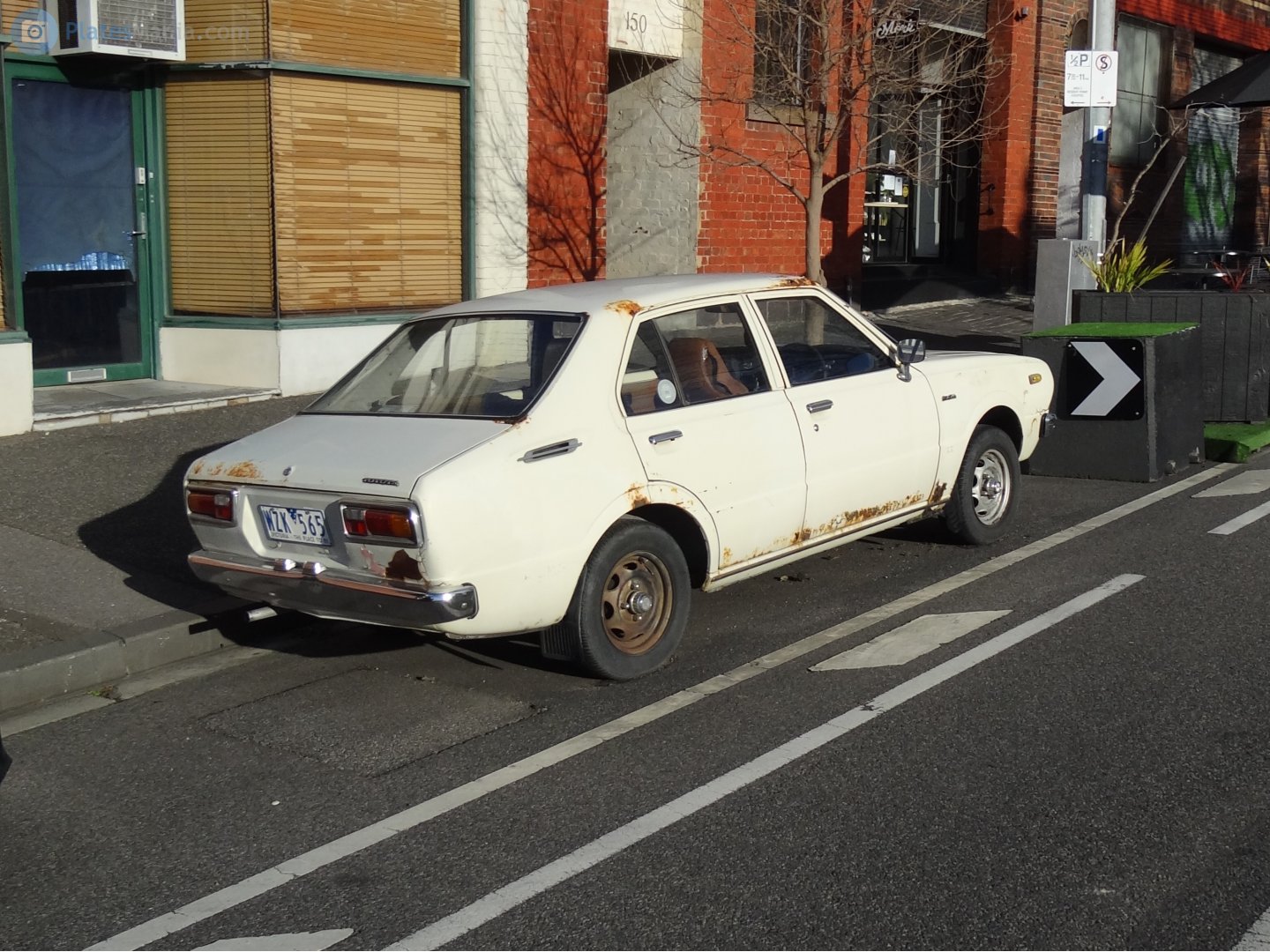 WZK-565, Toyota Corolla 3rd gen 4-door Sedan (E30-E60), 1974–1979