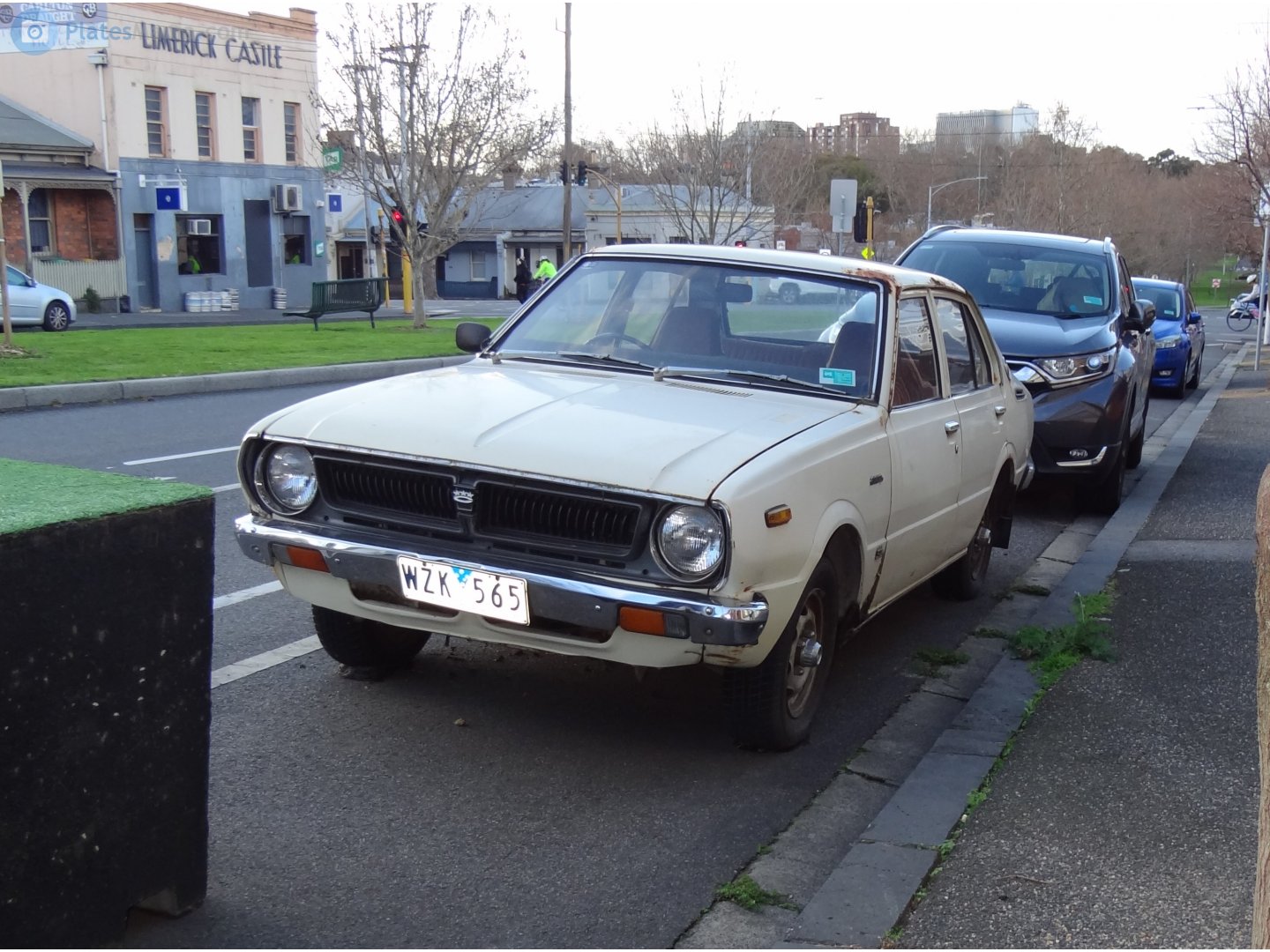 WZK-565, Toyota Corolla 3rd gen 4-door Sedan (E30-E60), 1974–1979