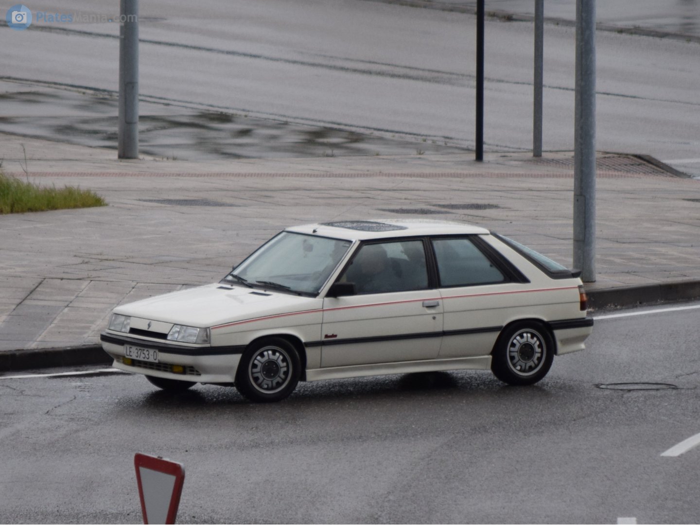 LE 3753 O, Renault 11 1st gen 3-door Hatch (X37), facelift, 1986–1989 (–1994 for AR-market)