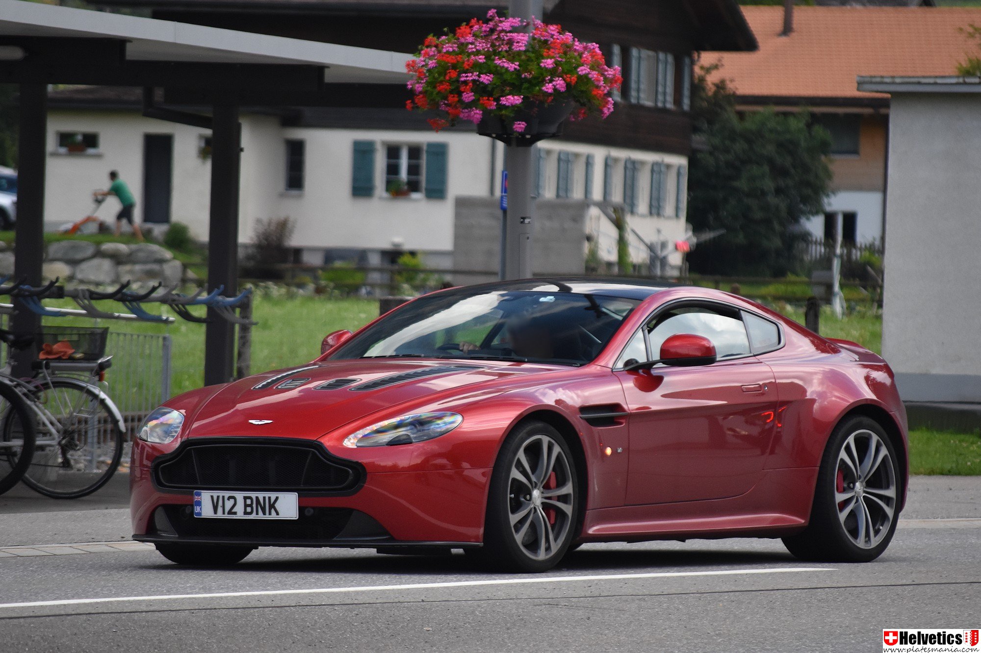V12BNK, Aston Martin V12 Vantage 
