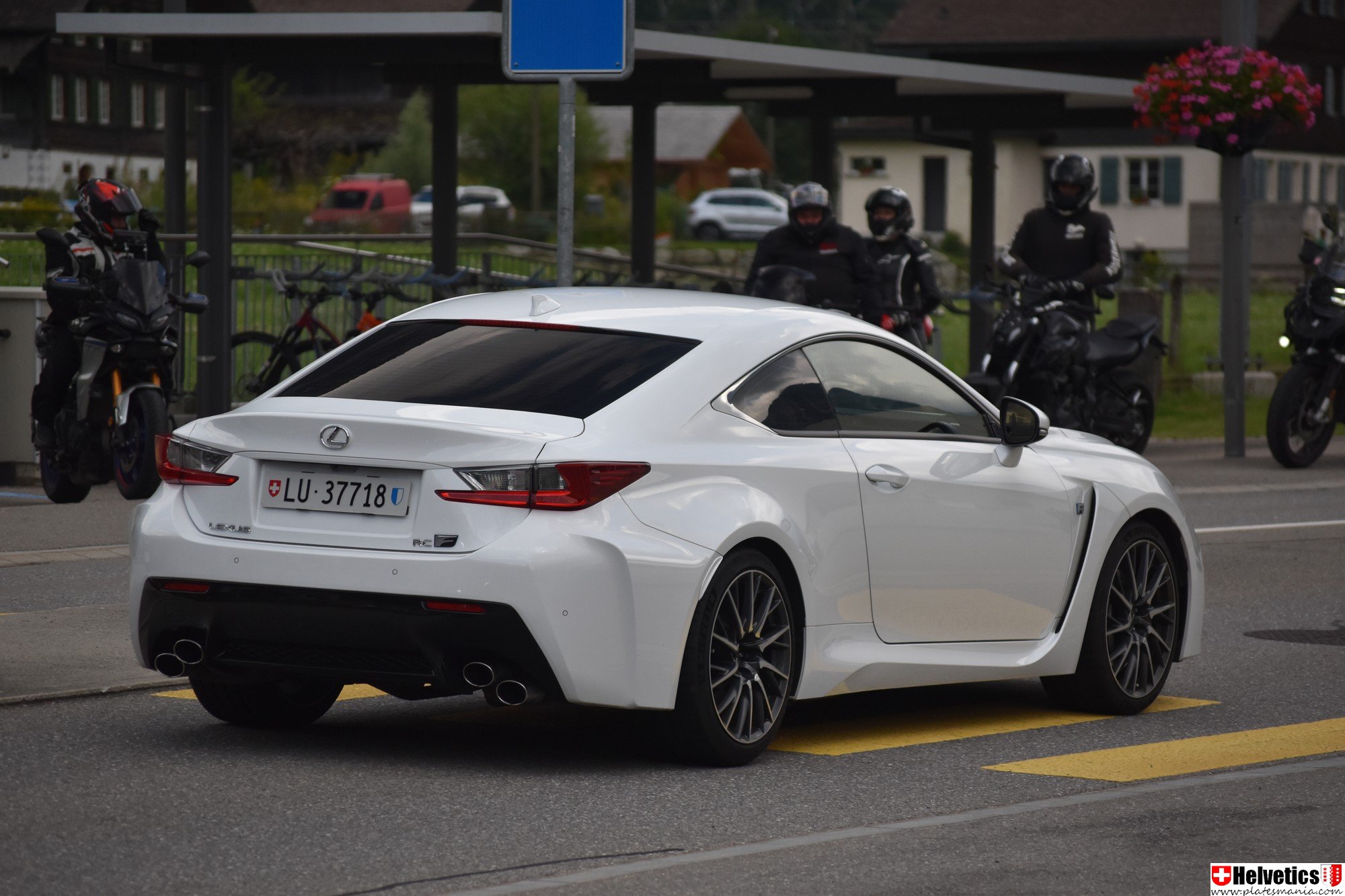 LU 37718, Lexus RC 