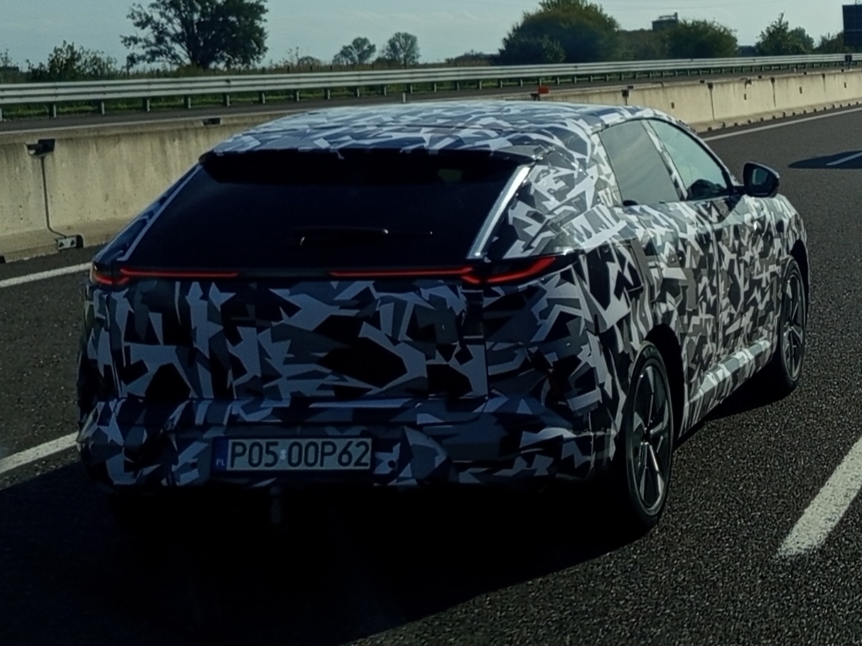 P05 00P62, Mazda CX-6e 