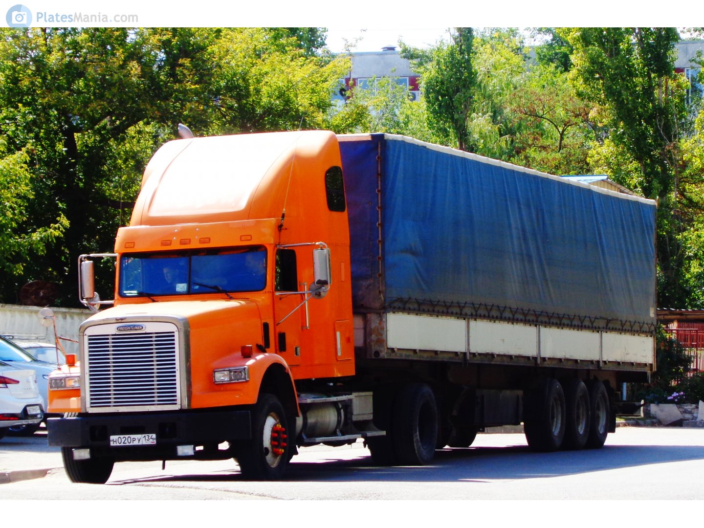 н 020 ру 134, Freightliner FLD SD, 1990–2010