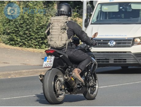 GÖ JQ 25, Kawasaki Z1000