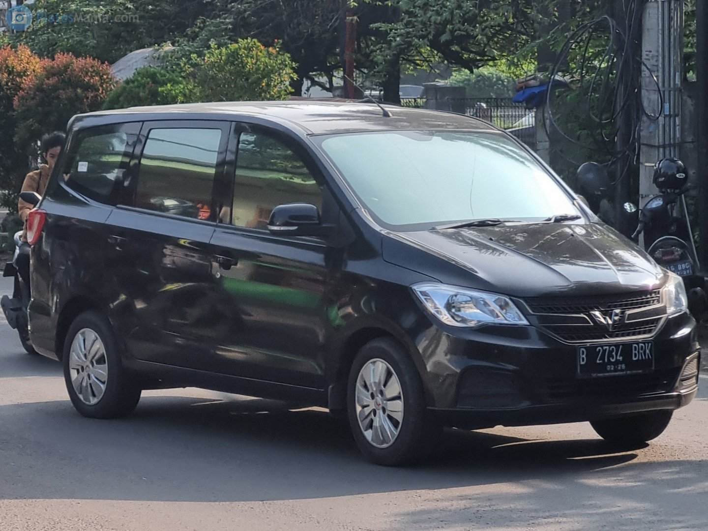 B 2734 BRK, Wuling Confero 
