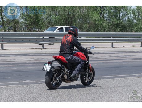 71 QF 02, Ducati Monster