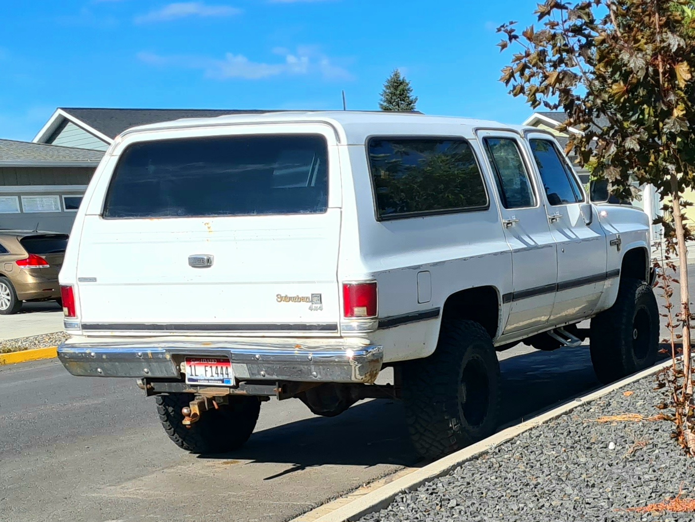 1L F1444, Chevrolet Suburban 7th gen, 1972–1991