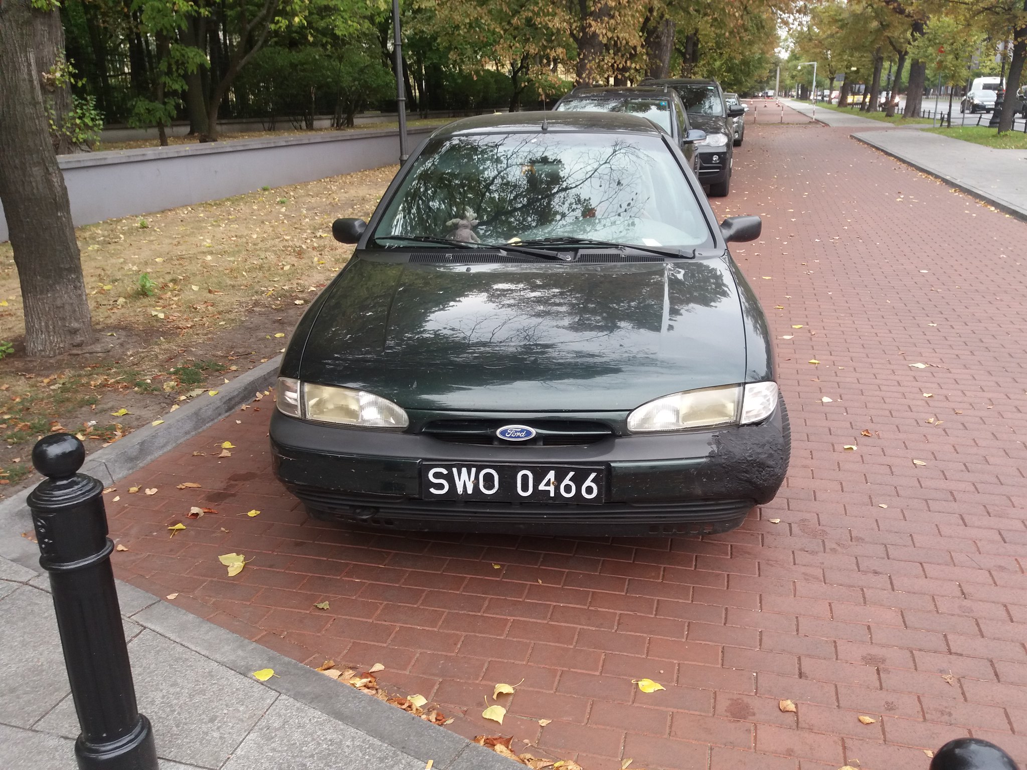 SWO 0466, Ford Mondeo 1st gen Sedan/Liftback (Mk1; CDW27), 1993–1996