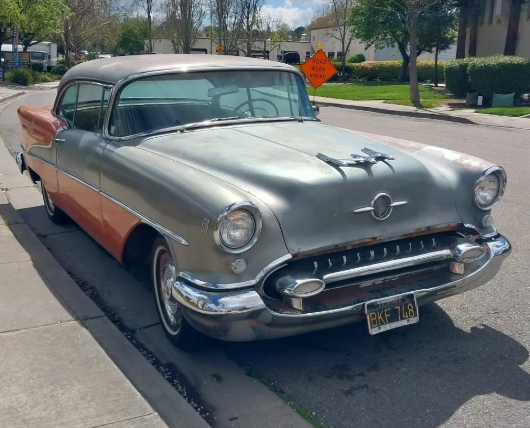 BKF 748, Oldsmobile 88 2nd gen 1955 2-door Hardtop (3637; B-body), 1st facelift, 1954–1955