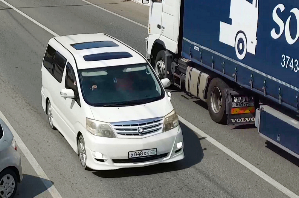 х 848 хк, Toyota Alphard 1st gen (G/V) (AH10), 2002–2008