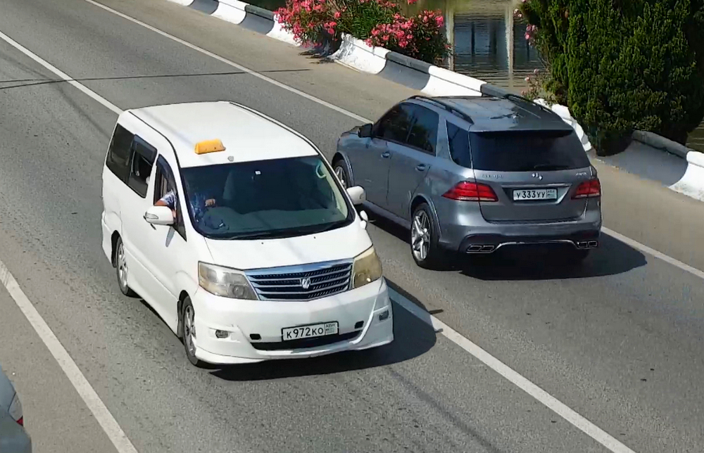 к 972 ко, Toyota Alphard 1st gen (G/V) (AH10), 2002–2008