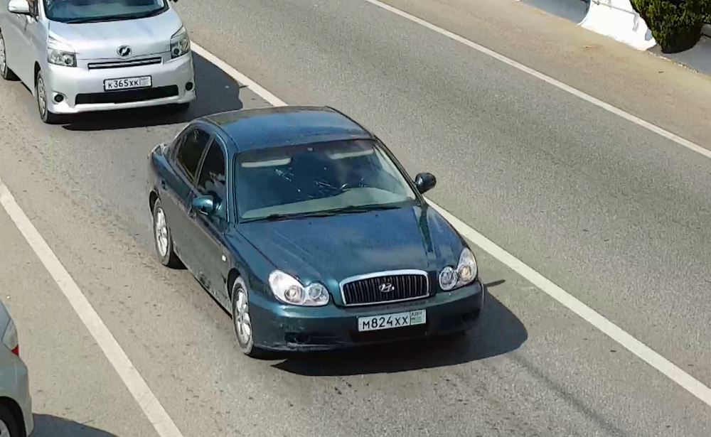 м 824 хх, Hyundai Sonata 4th gen (EF), facelift, 2001–2005 (–2012 for others)