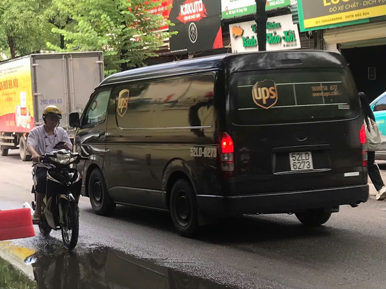 52LD-6273, Toyota HiAce 5th gen Van (H200), 2004–