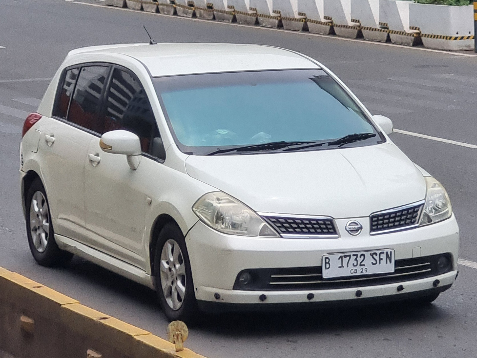 B 1732 SFN, Nissan Latio 1st gen Hatch (C11; ASEAN-market), 2004–2012