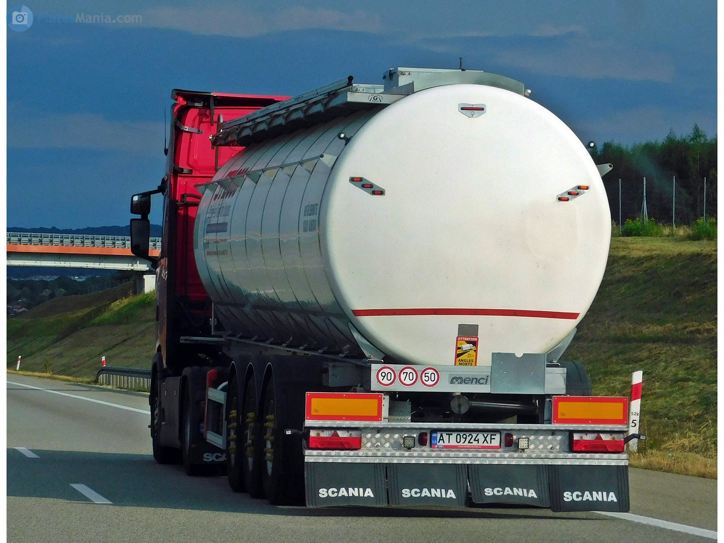 AT 0924 XF, Menci SL 