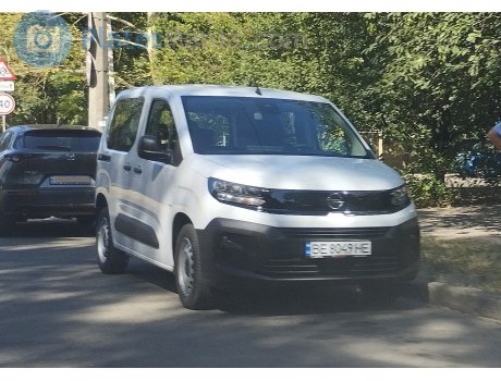 BE 8049 HE, Opel Combo