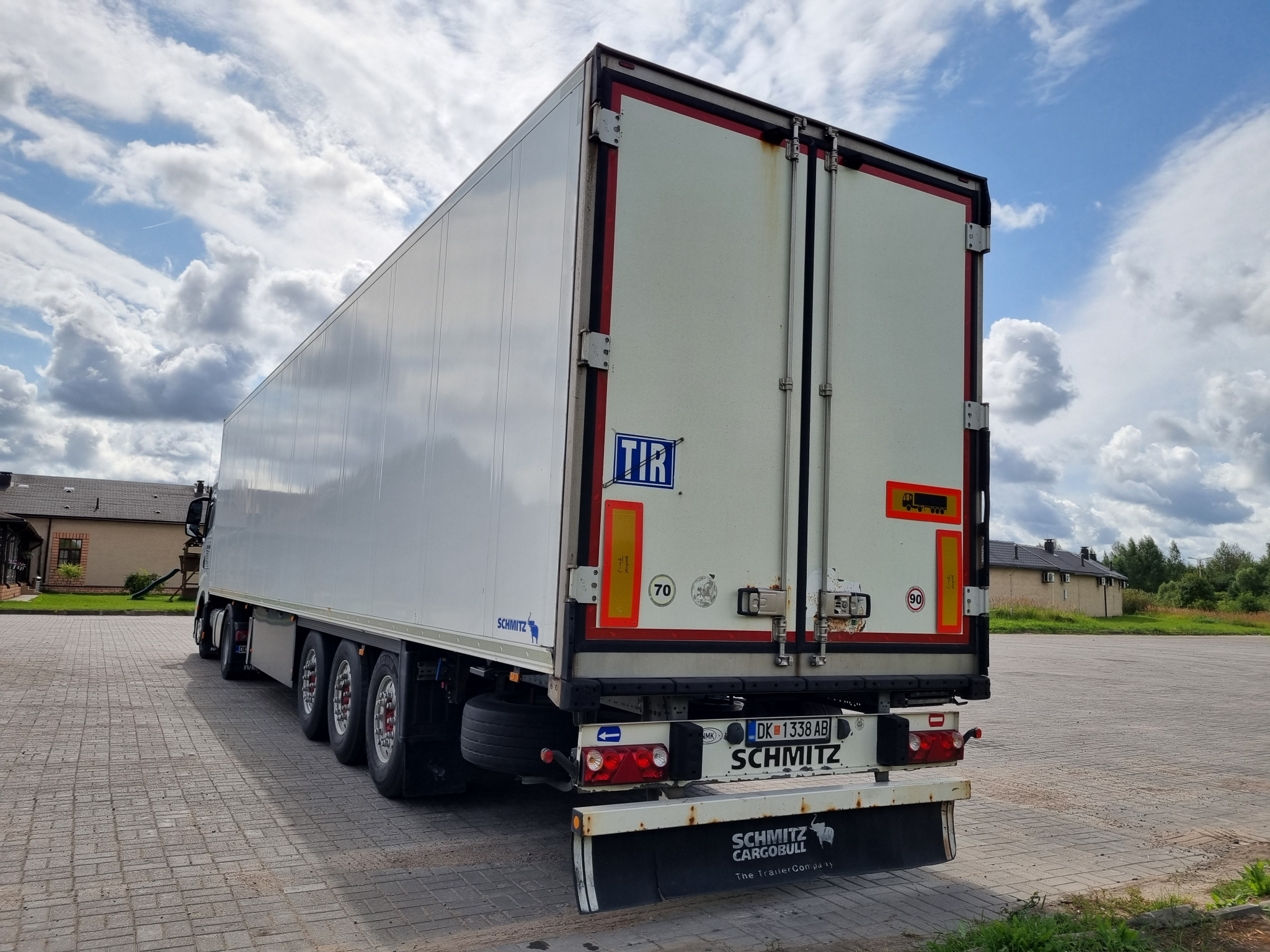 DK 1338 AB, Schmitz SKO 