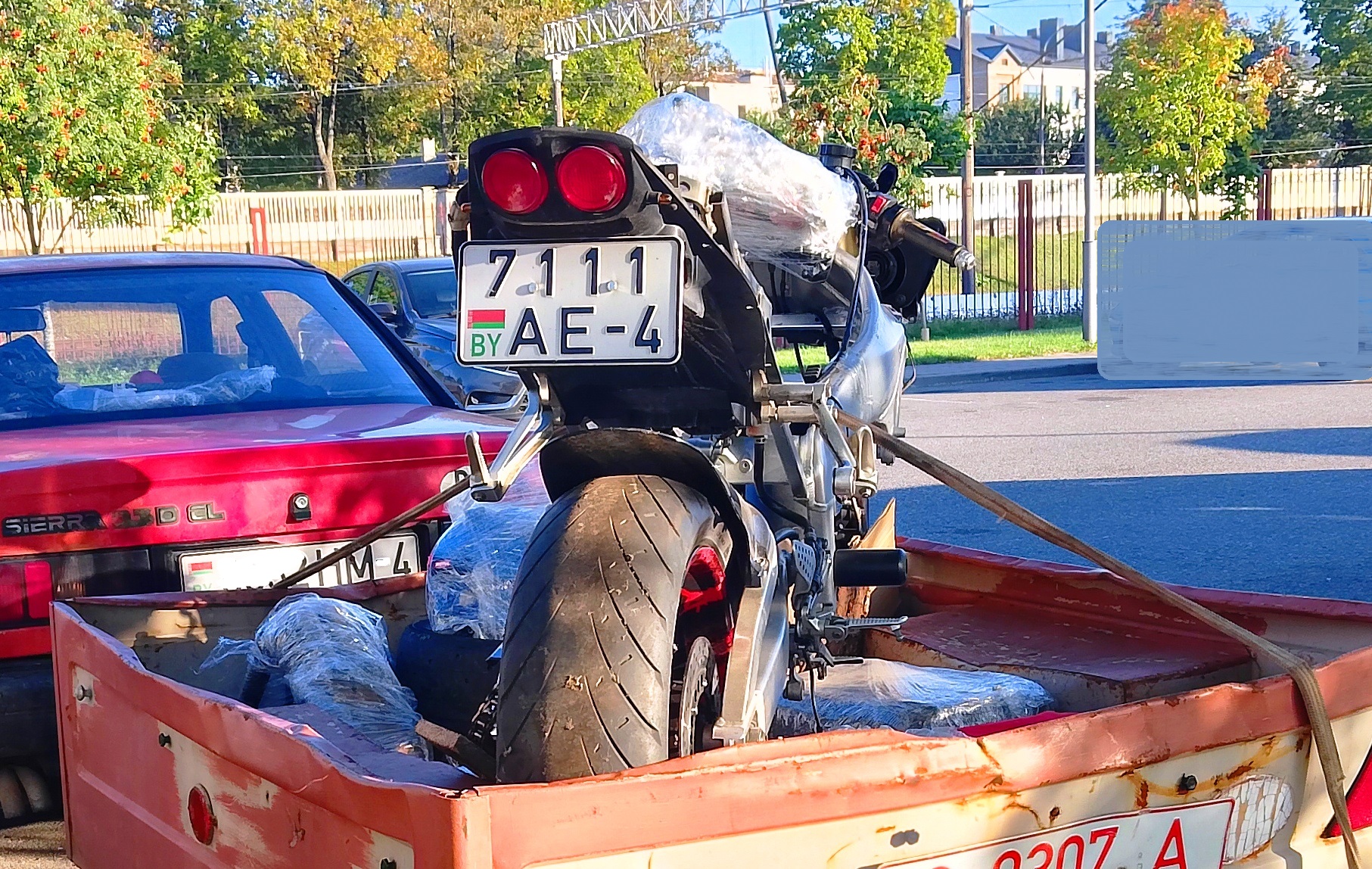 7111 AE-4, Yamaha YZF 2nd gen R1, 2000–2001