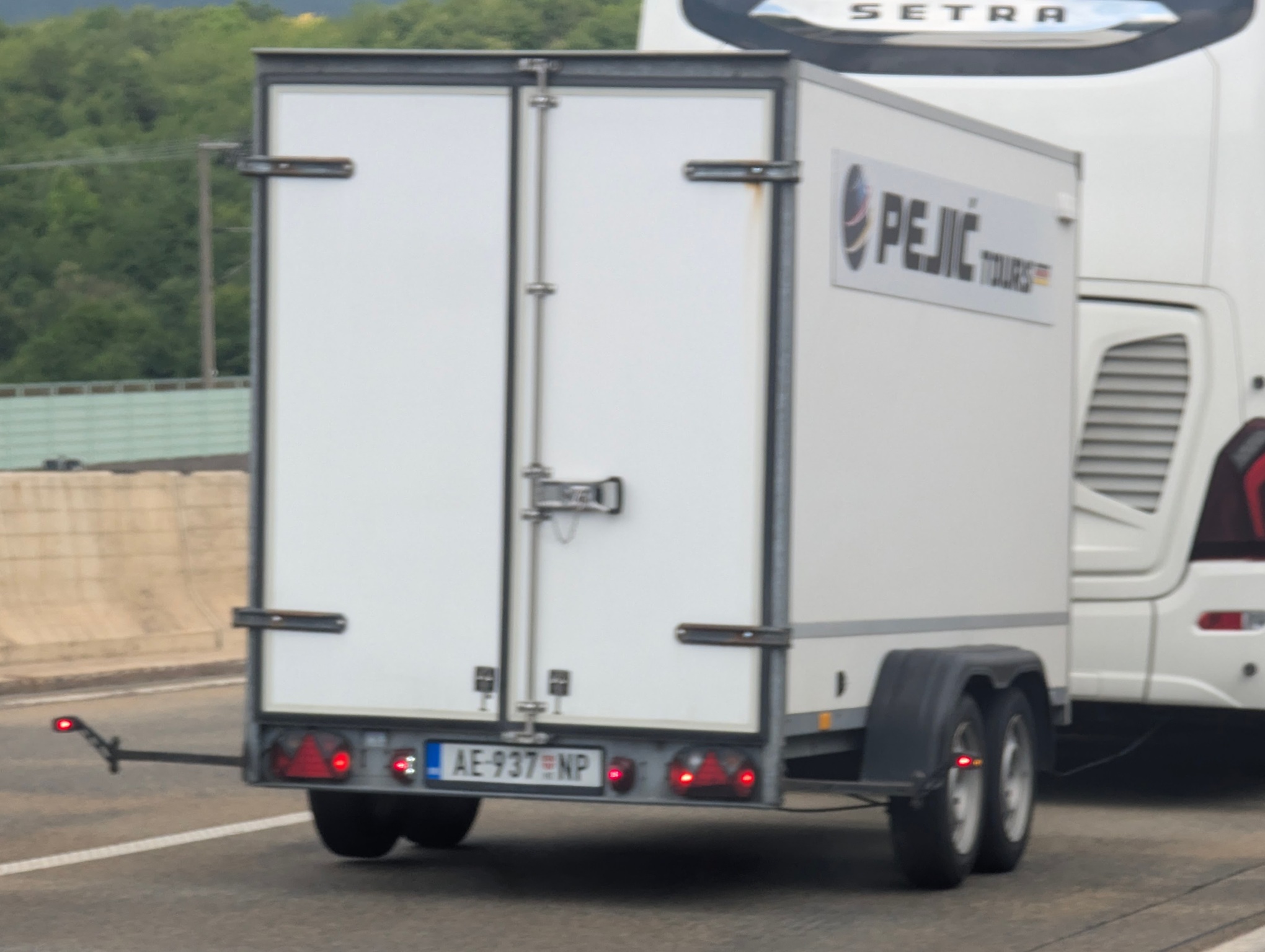AE-937 NP, Trailers 