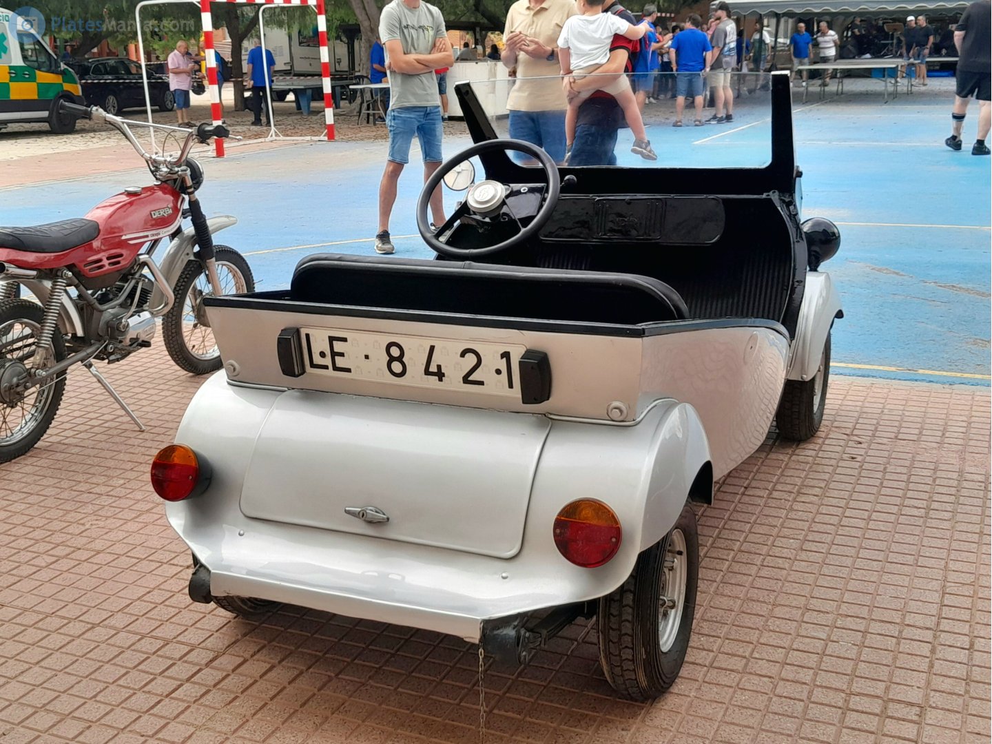 LE-8421, Biscúter 100 