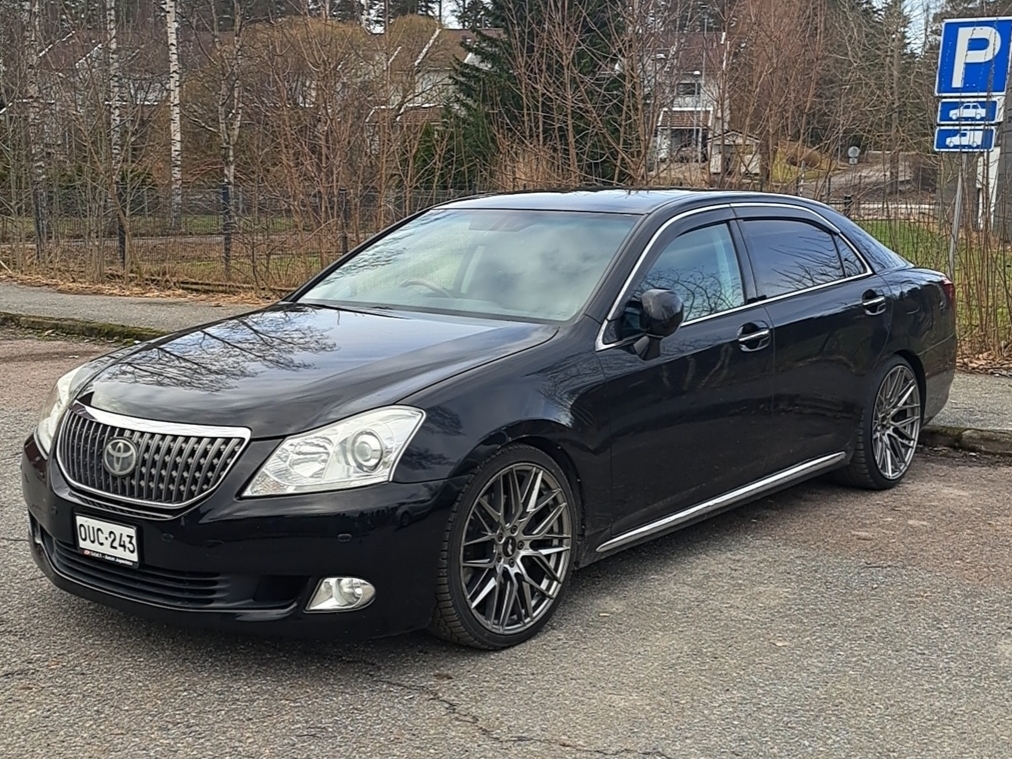 OUC-243, Toyota Crown Majesta 5th gen (S200), 2009–2013 (­–2015 for CN-market)