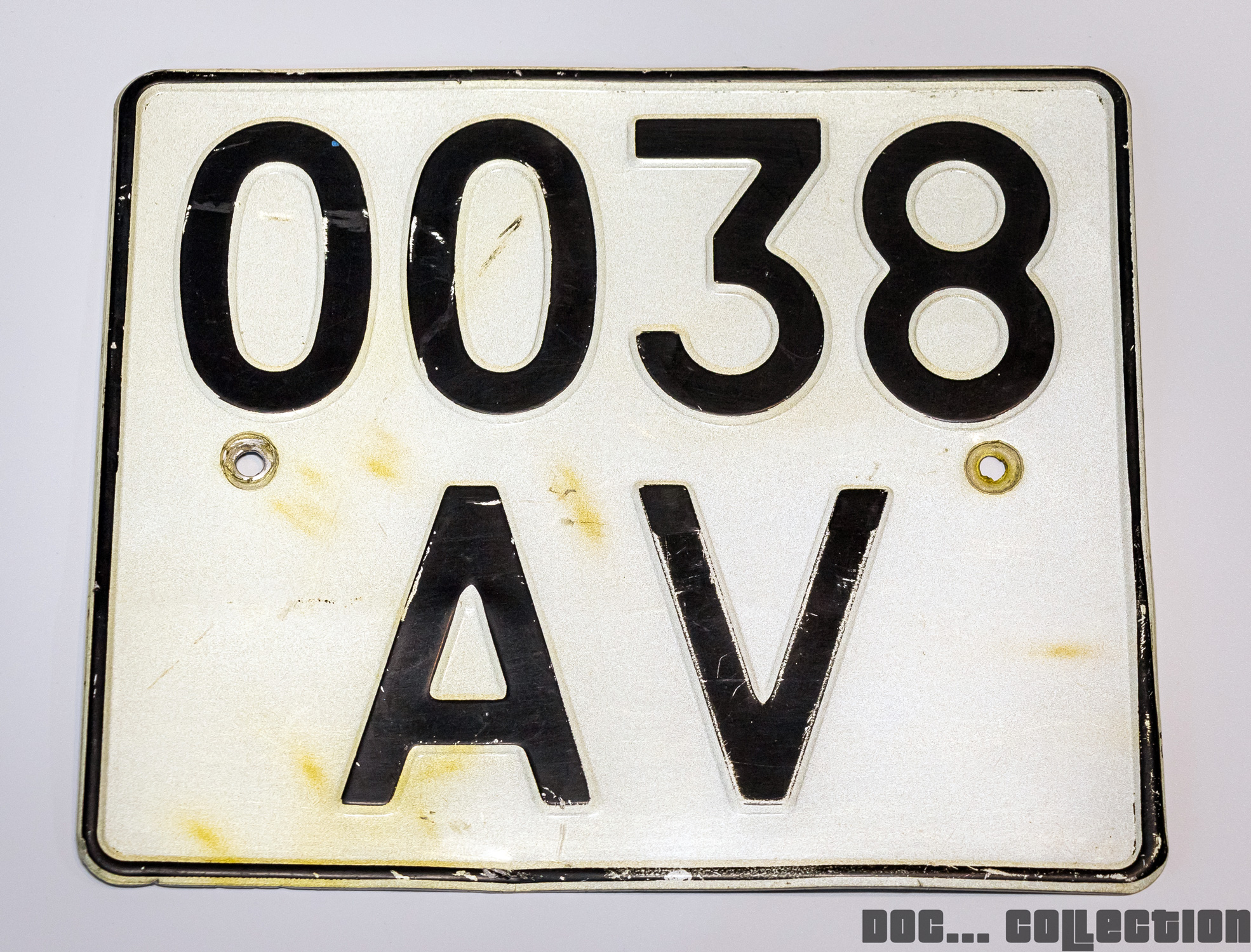 0038 AV, License plate without vehicle 