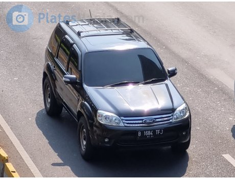 B 1684 TFJ, Ford Escape