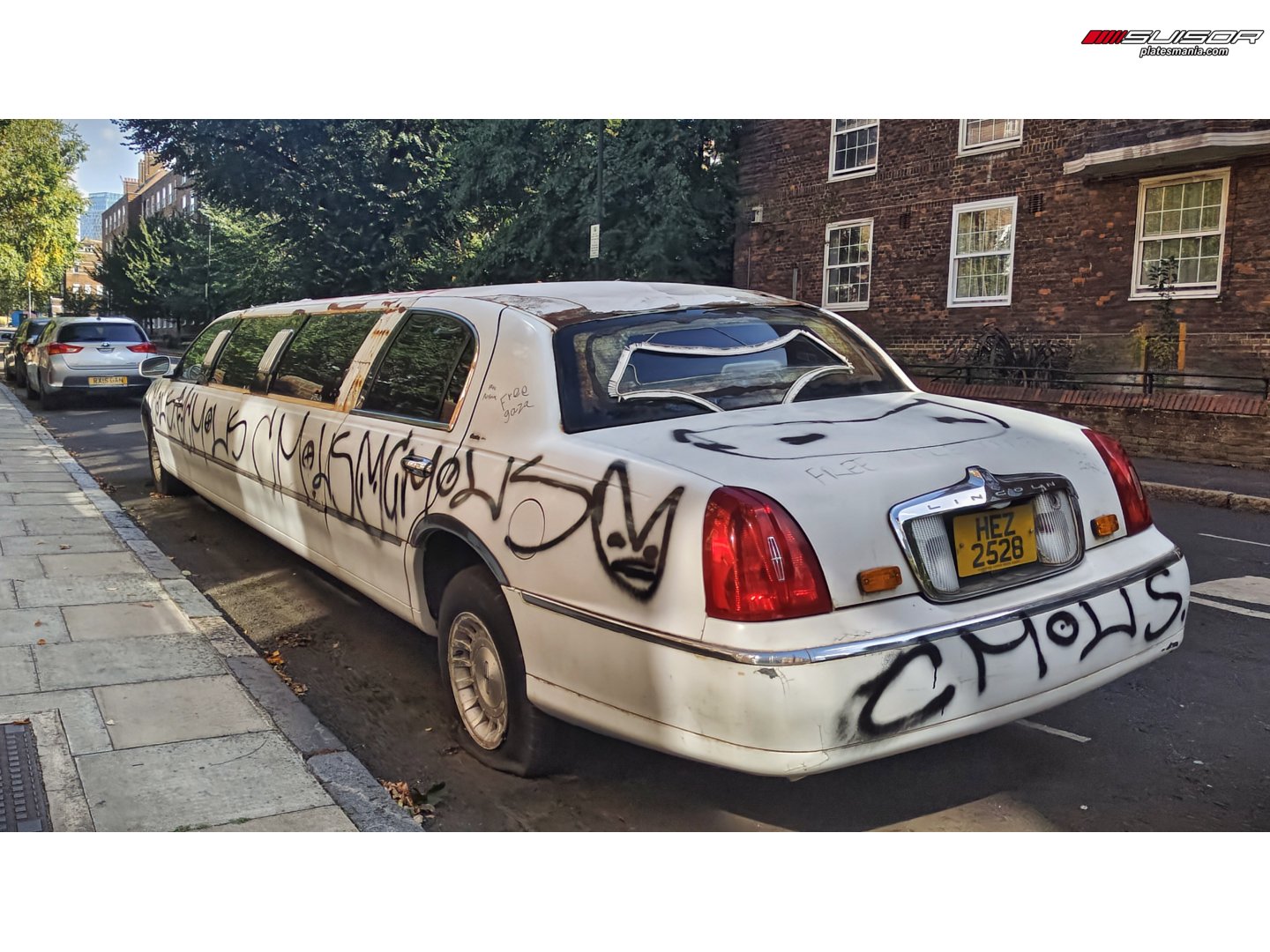 HEZ2528, Lincoln Town Car 3rd gen (FN145), 1997–2003