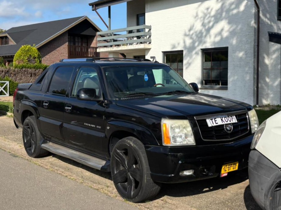 12-BP-DJ, Cadillac Escalade 2nd gen EXT (GMT806), 2001–2006