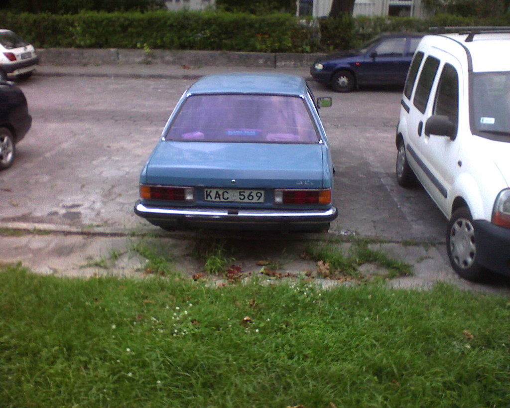 KAC 569, Opel Rekord 5th gen 4-door Sedan (E1), 1977–1982