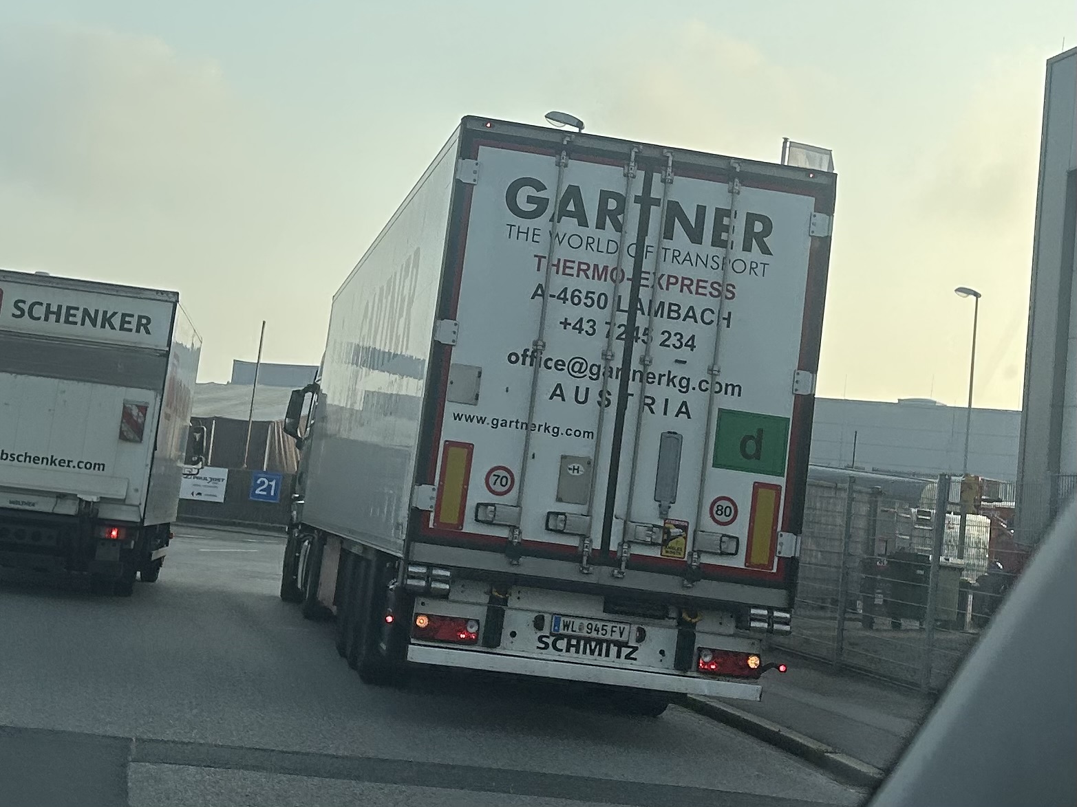 WL 945 FV, Schmitz SKO 