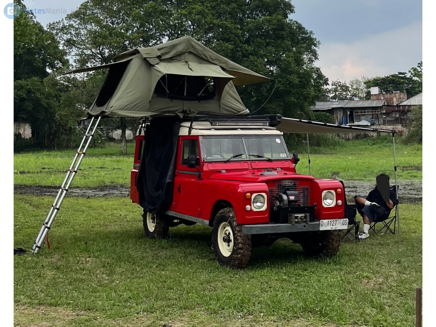 D 1127 QS, Land Rover Series III 109'' 5-door SUV, 1971–1985