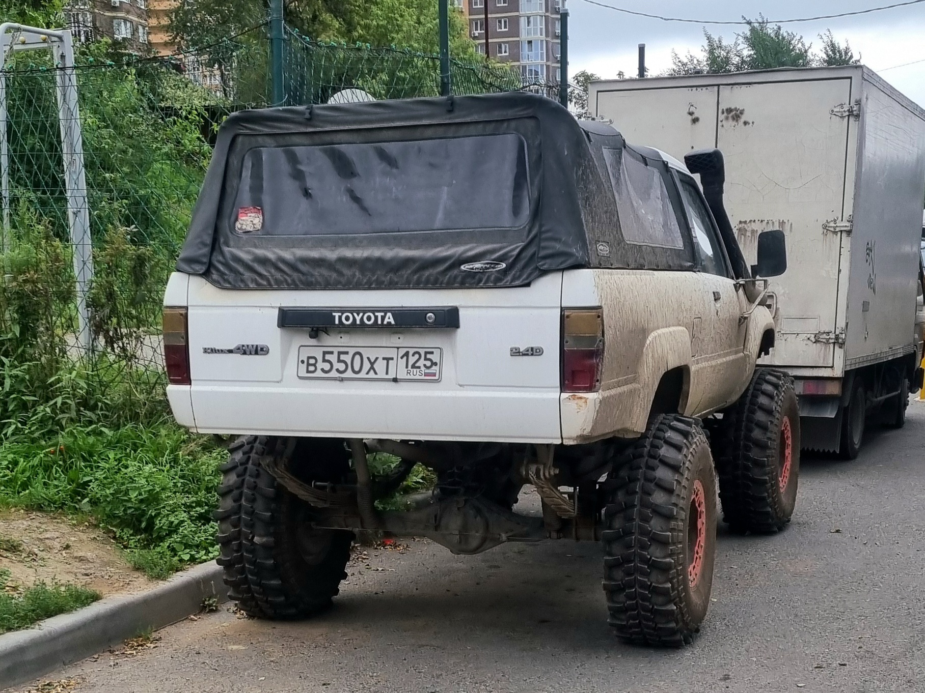 в 550 хт 125, Toyota Hilux Surf 1st gen (N60), 1984–1989