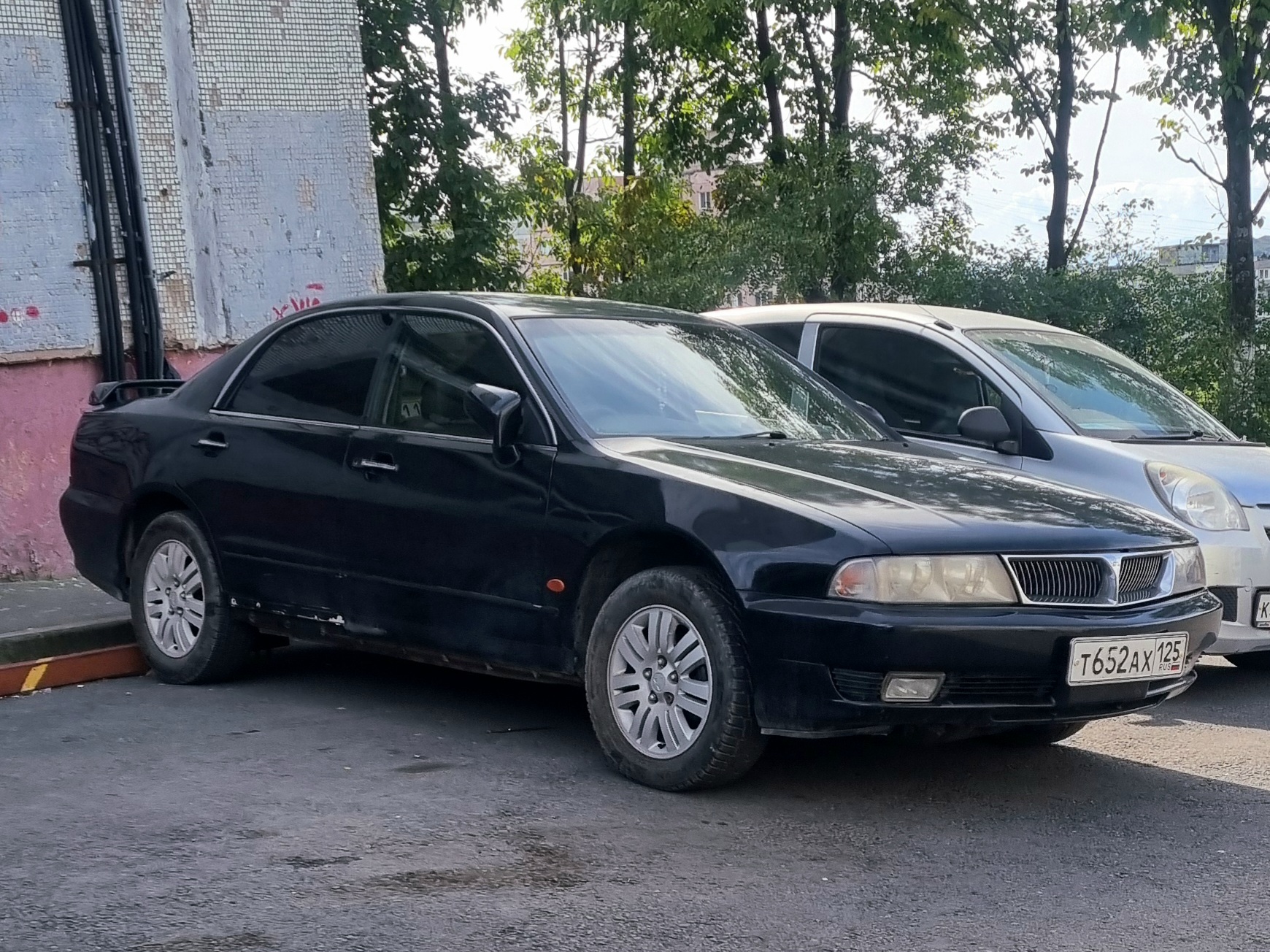 т 652 ах 125, Mitsubishi Diamante 2nd gen Sedan (F3/F4), 1995–2005