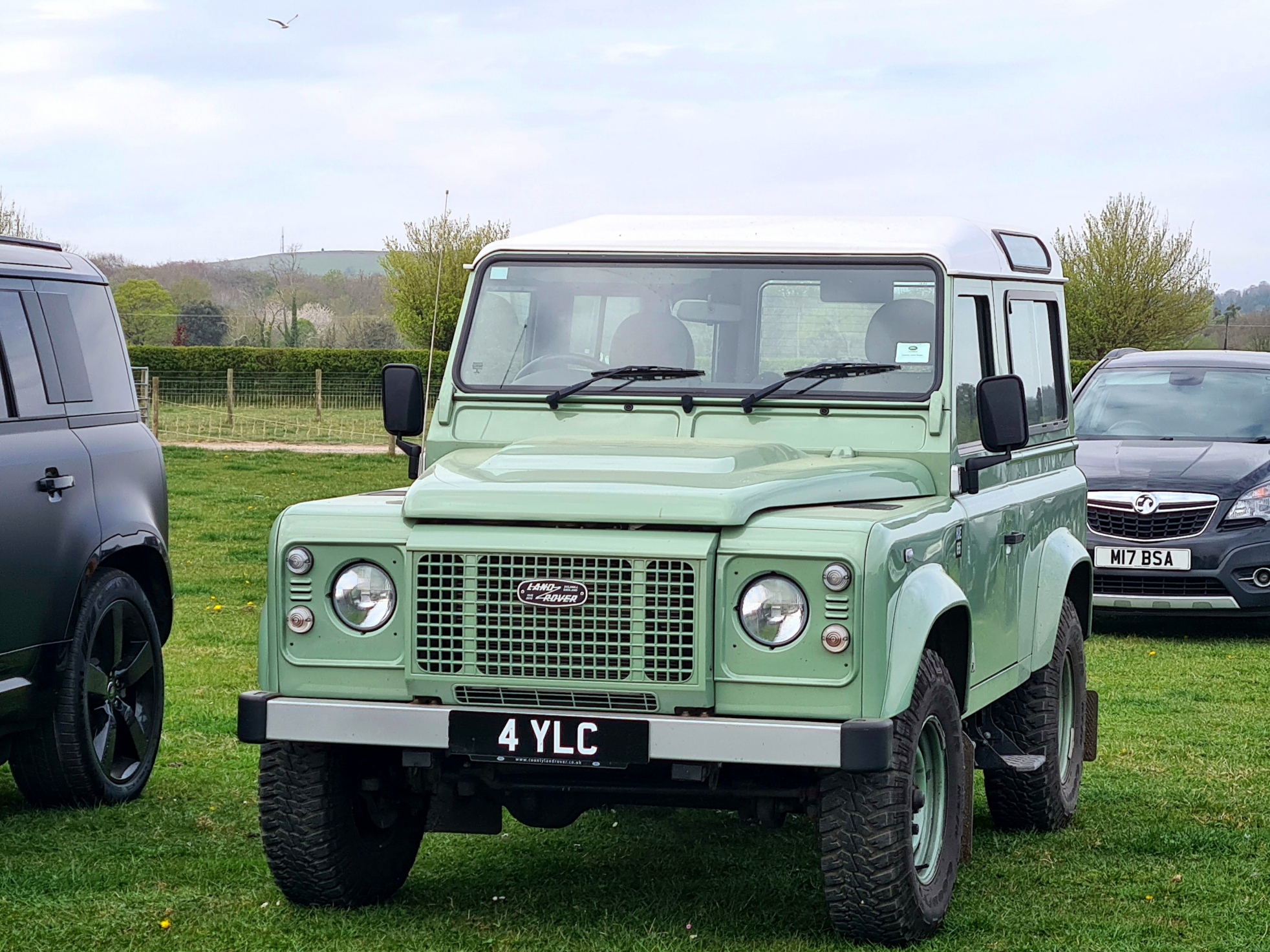 4YLC, Land Rover Defender 1st gen 90