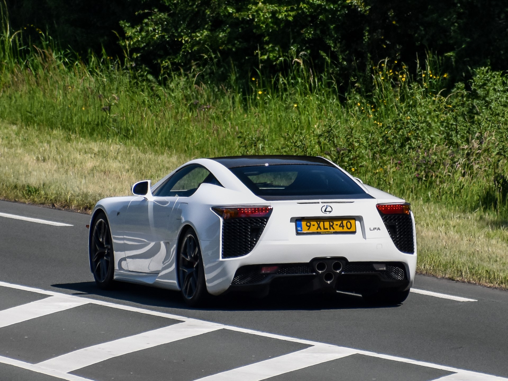 9-XLR-40, Lexus LFA 1st gen (LFA10), 2010–2012