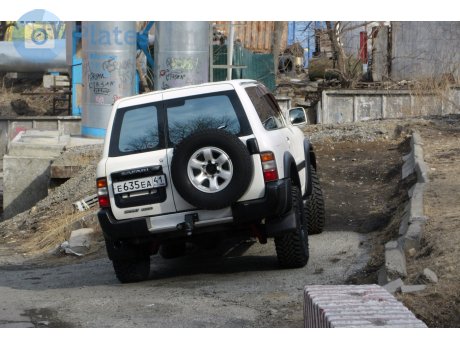 е635еа41, Nissan Safari