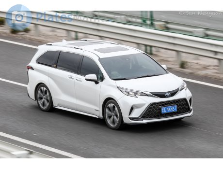 晋A·M6N37, Toyota Granvia