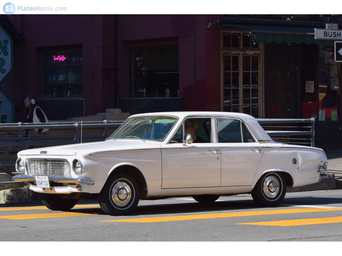 8XWY330, Plymouth Valiant 2nd gen 1963 4-door Sedan (TV1/TV2; A-body), 1962–1963