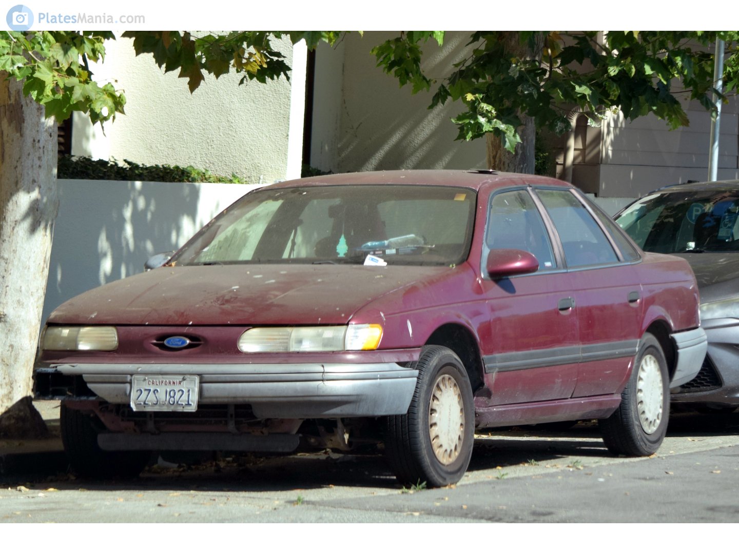 2ZSJ821, Ford Taurus 2nd gen Sedan (DN5), 1991–1995