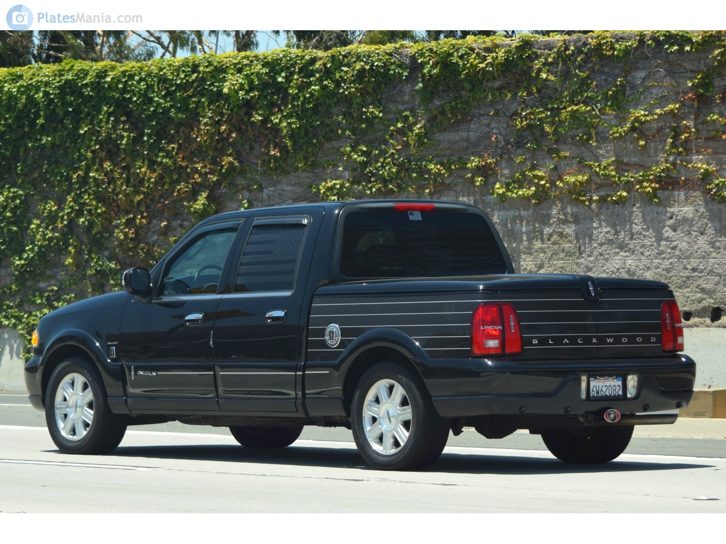 6W62082, Lincoln Blackwood 1st gen (P225), 2001–2002