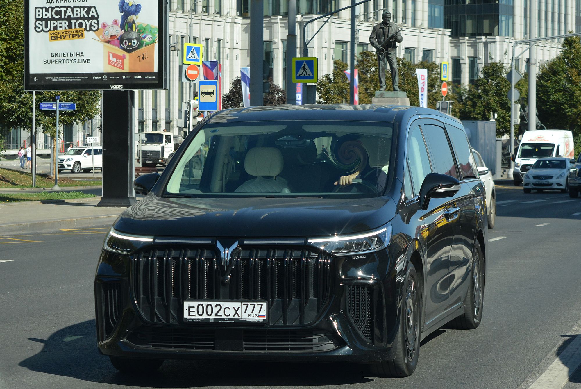 е 002 сх 777, Voyah (Lantu) Dreamer (Dream/Mengxiangjia) 1st gen (ESSA), 2022–