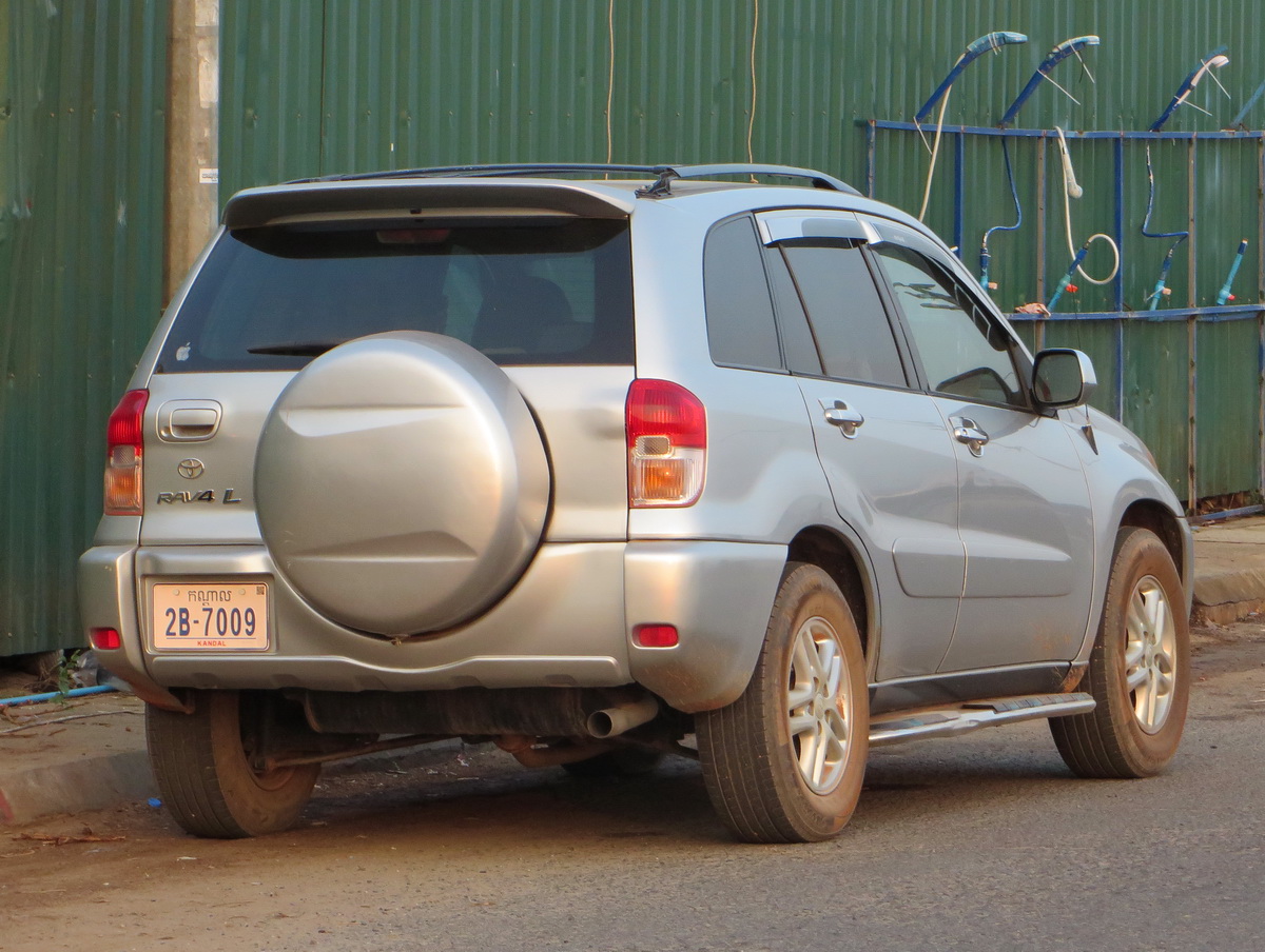 2B-7009, Toyota RAV4 2nd gen 5-door SUV (XA20), 2000–2005