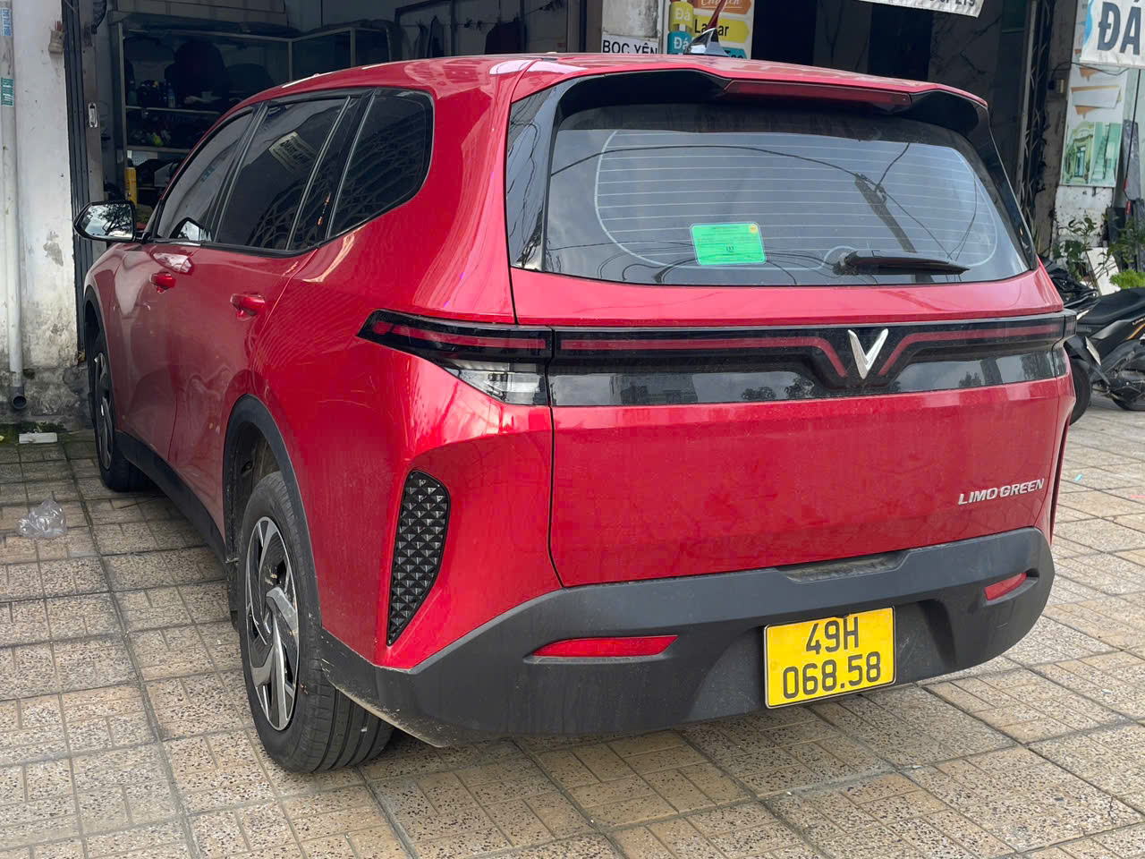 49H-068.58, VinFast Limo Green 